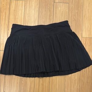 Lululemon Black pleated skirt sz 6